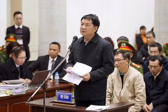Ông Đinh La Thăng được đưa ra xét xử trong vụ án trước đó. Ảnh: TTXVN. Ông Đinh La Thăng được đưa ra xét xử trong vụ án trước đó. Ảnh: TTXVN.