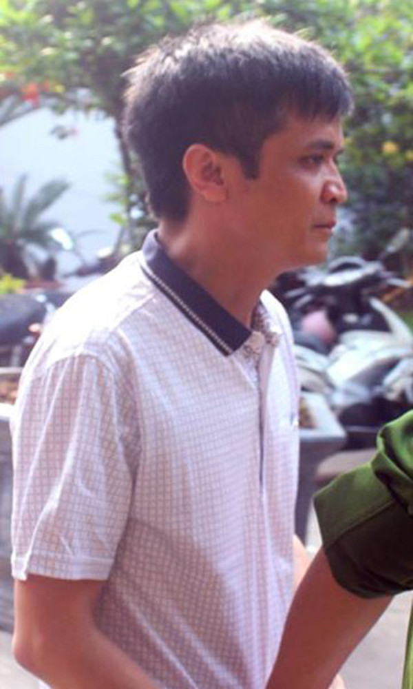 Cận cảnh thầy giáo dâm ô nhiều nữ sinh ở Hà Nội bình thản đến tòa Can canh thay giao dam o nhieu nu sinh o Ha Noi binh than den toa