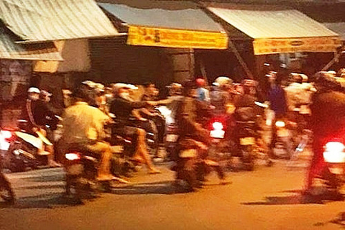 Nguyên nhân 2 nhóm giang hồ đâm chém kinh hoàng tại TP HCM Nguyen nhan 2 nhom giang ho dam chem kinh hoang tai TP HCM