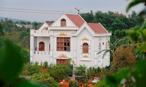 Anh: Biet thu xay trai phep cua gia dinh Pho ban Noi chinh tinh uy