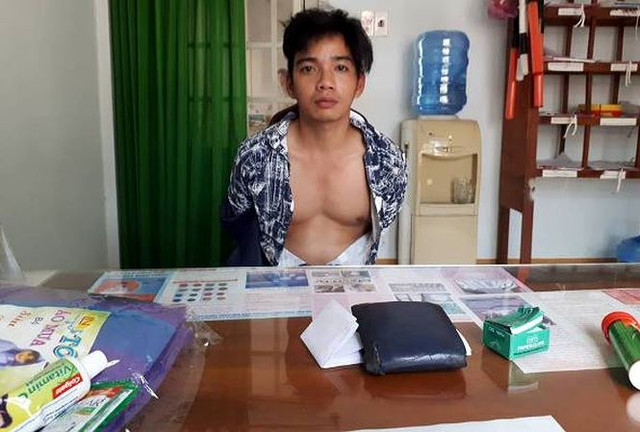 Truy bắt trộm, hai “hiệp sĩ” bị đạp ngã xe chấn thương nặng Truy bat trom, hai “hiep si” bi dap nga xe chan thuong nang