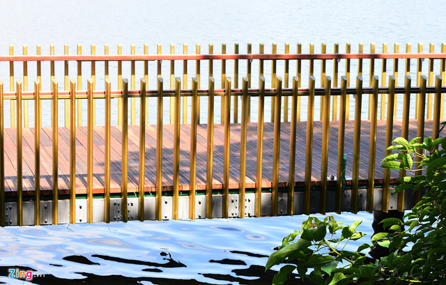 Giới trẻ đổ xô "check in" cầu đi bộ bằng gỗ lim trên sông Hương - Hình 5 Gioi tre do xo