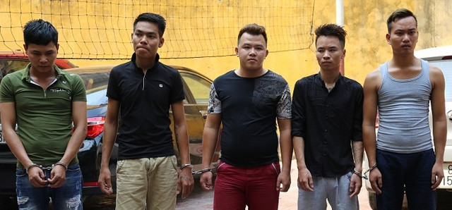 Chủ tiệm cầm đồ đánh con nợ dã man vì trả chậm 2 triệu Chu tiem cam do danh con no da man vi tra cham 2 trieu