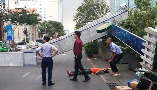 Sự cố đã khiến 1 nam thanh niên đi xe máy ngang qua bị thương nặng. Ảnh CLB Uber Sài Gòn Sự cố đã khiến 1 nam thanh niên đi xe máy ngang qua bị thương nặng. Ảnh CLB Uber Sài Gòn