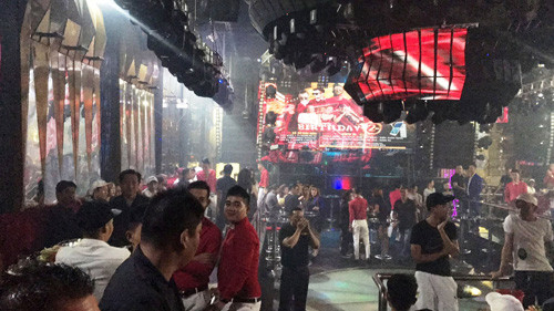 Một điểm kinh doanh nhạy cảm bị Đoàn kiểm tra, xử lý vào rạng sáng nay 15/5 ở TP HCM. Một điểm kinh doanh nhạy cảm bị Đoàn kiểm tra, xử lý vào rạng sáng nay 15/5 ở TP HCM.