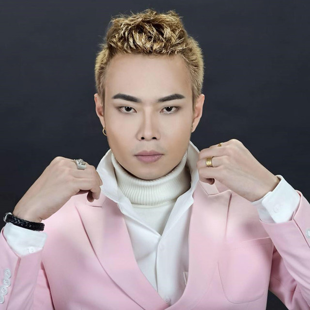 Nam Khang bị dư luận chỉ trích. Nam Khang bị dư luận chỉ trích.