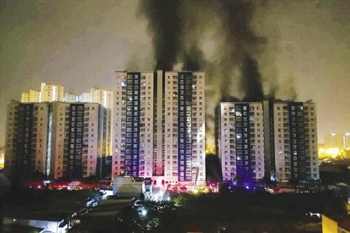 Vụ cháy chung cư Carina Plaza (quận 8, TP.HCM) đã khiến 13 người chết, 48 người bị thương. Vụ cháy chung cư Carina Plaza (quận 8, TP.HCM) đã khiến 13 người chết, 48 người bị thương.