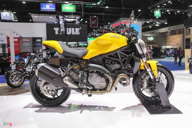 Ducati Monster 821 2018 - phiên bản kỷ niệm 25 năm ra đời của dòng naked-bike Monster M900 - đã được trình làng tại thị trường Đông Nam Á trong khuôn khổ triển lãm Bangkok Motor Show 2018. Ducati Monster 821 2018 - phiên bản kỷ niệm 25 năm ra đời của dòng naked-bike Monster M900 - đã được trình làng tại thị trường Đông Nam Á trong khuôn khổ triển lãm Bangkok Motor Show 2018.