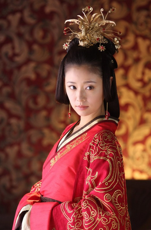 Hoàng hậu Đậu Y Phòng là một vai diễn đáng nhớ khác của Lâm Tâm Như. Hoàng hậu Đậu Y Phòng là một vai diễn đáng nhớ khác của Lâm Tâm Như.