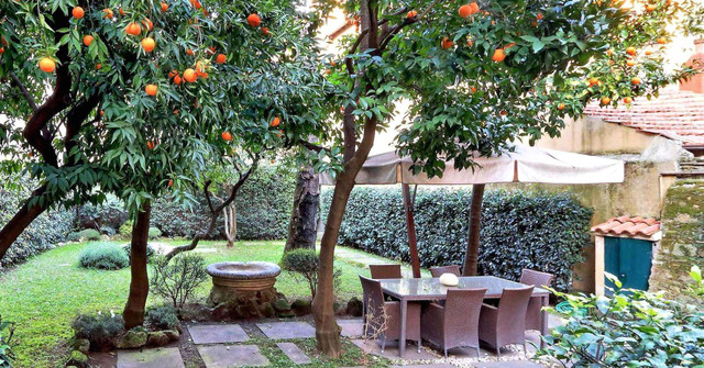 Ngoài ra, Palazzetto còn có cả một khu vườn bí mật rộng gần 185m2 trồng rất nhiều cam.