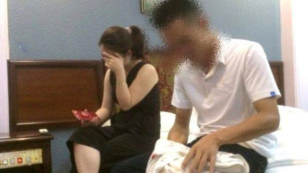 Cô giáo vào nhà nghỉ với CSGT đang ly thân chồng? Co giao vao nha nghi voi CSGT dang ly than chong?