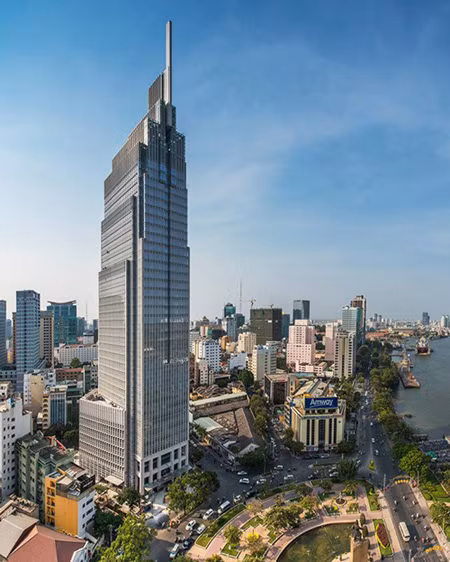 Theo đó, cao ốc Vietcombank Tower được xây dựng trên diện tích khoảng 3.200 m2, cao 206 m gồm: 35 tầng cao, 4 tầng hầm, khối đế và khối tháp hình chữ nhật hướng tâm. Ảnh: Vietnamnet. Theo đó, cao ốc Vietcombank Tower được xây dựng trên diện tích khoảng 3.200 m2, cao 206 m gồm: 35 tầng cao, 4 tầng hầm, khối đế và khối tháp hình chữ nhật hướng tâm. Ảnh: Vietnamnet.