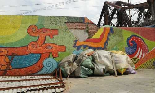 Con đường gốm sứ tiếp tục xuống cấp dù đã trải qua một số lần trùng tu, sửa chữa. Con đường gốm sứ tiếp tục xuống cấp dù đã trải qua một số lần trùng tu, sửa chữa.