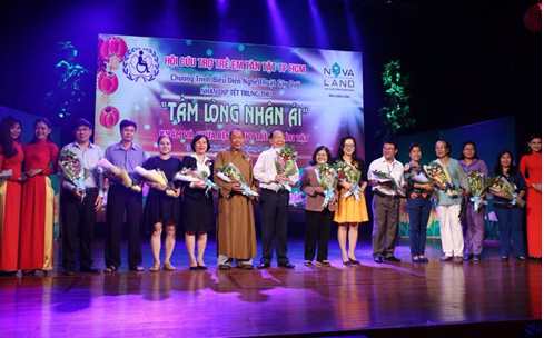 Chương trình “Tấm lòng nhân ái” của Hội Cứu trợ Trẻ em tàn tật TP.HCM nhằm gây quỹ chăm lo, giúp đỡ, chữa bệnh cho trẻ em tàn tật tại nhiều tỉnh thành. Chương trình “Tấm lòng nhân ái” của Hội Cứu trợ Trẻ em tàn tật TP.HCM nhằm gây quỹ chăm lo, giúp đỡ, chữa bệnh cho trẻ em tàn tật tại nhiều tỉnh thành.