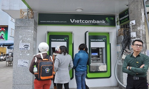 Ngân hàng Nhà nước lần thứ 2 “tuýt còi” tăng phí ATM Ngan hang Nha nuoc lan thu 2 “tuyt coi” tang phi ATM