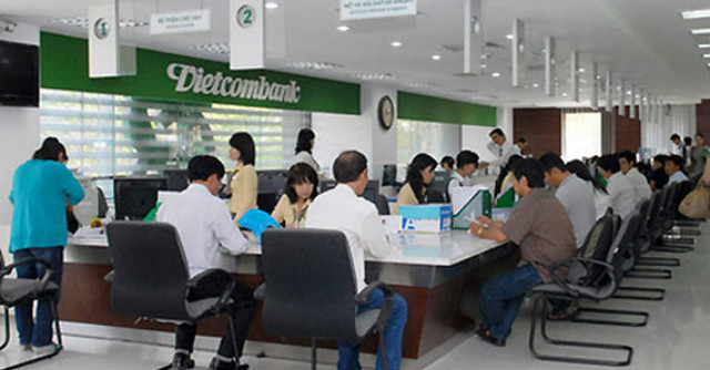 Ngân hàng Vietcombank tăng một số phí dịch vụ từ ngày 1/3. Ảnh: BizLive. Ngân hàng Vietcombank tăng một số phí dịch vụ từ ngày 1/3. Ảnh: BizLive.