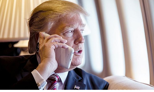 Các nhà lãnh đạo trên thế giới đang dùng loại điện thoại nào? Cac nha lanh dao tren the gioi dang dung loai dien thoai nao?