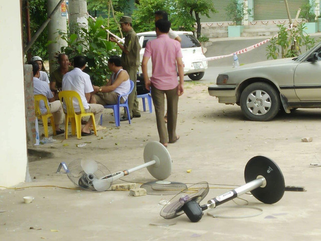 Cận cảnh hiện trường nghi vấn nổ súng giải quyết mâu thuẫn ở Hòa Bình - Hình 4 Can canh hien truong nghi van no sung giai quyet mau thuan o Hoa Binh-Hinh-4