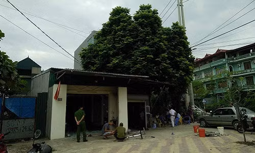 Cận cảnh hiện trường nghi vấn nổ súng giải quyết mâu thuẫn ở Hòa Bình - Hình 7 Can canh hien truong nghi van no sung giai quyet mau thuan o Hoa Binh-Hinh-7