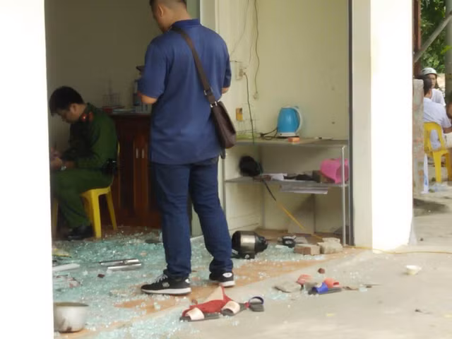 Cận cảnh hiện trường nghi vấn nổ súng giải quyết mâu thuẫn ở Hòa Bình - Hình 2 Can canh hien truong nghi van no sung giai quyet mau thuan o Hoa Binh-Hinh-2