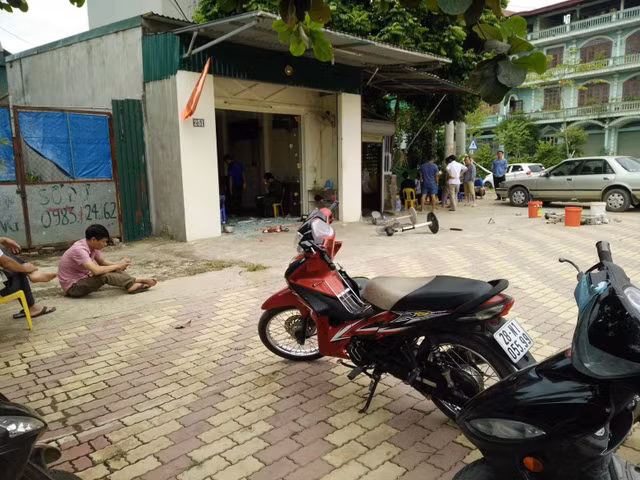 Cận cảnh hiện trường nghi vấn nổ súng giải quyết mâu thuẫn ở Hòa Bình Can canh hien truong nghi van no sung giai quyet mau thuan o Hoa Binh