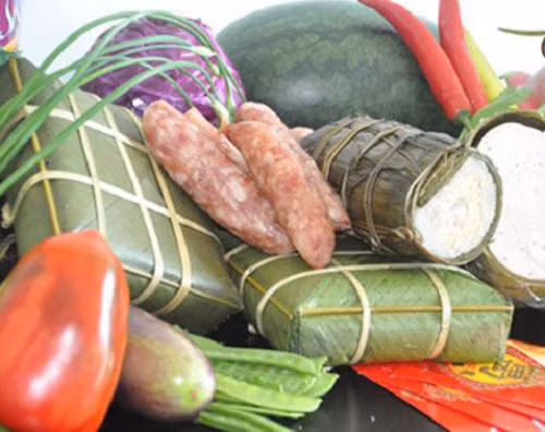 Để chủ động bảo vệ sức khỏe cho cả gia đình, người tiêu dùng cần nắm rõ cách nhận biết một số thực phẩm bẩn ngày Tết. Ảnh: Trangtraitrungthuc.