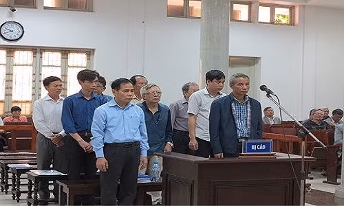 Các bị cáo tại phiên tòa xét xử sơ thẩm, tháng 3/2018.