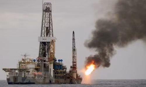 Cuộc chiến Syria khiến thị trường dầu mỏ tăng kỷ lục, vàng lên giá. Ảnh: TTXVN