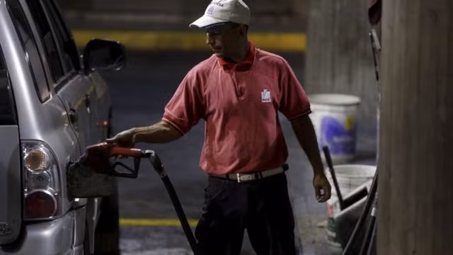 10 quoc gia co gia xang dat nhat the gioi