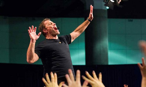 Tony Robbins trong một buổi thuyết trình. Ảnh: Business Insider Tony Robbins trong một buổi thuyết trình. Ảnh: Business Insider