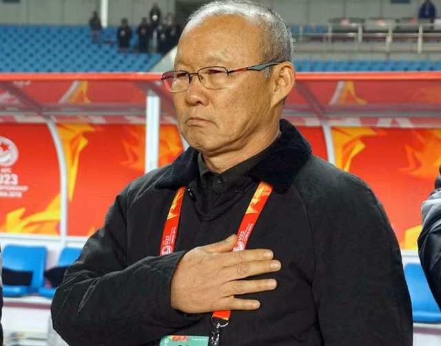 Ngay sau chiến thắng ngoạn mục của U23 Việt Nam trước U23 Qatar trong trận bán kết VCK U23 Châu Á, Chủ tịch Hội đồng Quản trị Công ty Phúc Hoàng Ngọc quyết định tặng một căn nhà trị giá 2 tỷ đồng cho HLV trưởng U23 Việt Nam, ông Park Hang Seo.