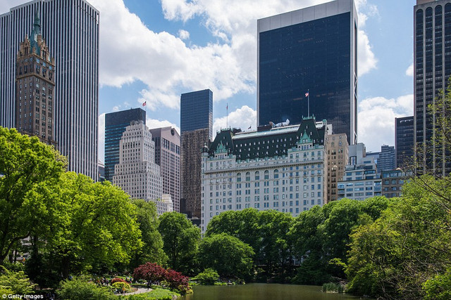 Trên đỉnh khách sạn Plaza (New York, Mỹ) có một căn penhouse độc nhất vô nhị của ông chủ hãng thời trang Tommy Hilfiger. Trên đỉnh khách sạn Plaza (New York, Mỹ) có một căn penhouse độc nhất vô nhị của ông chủ hãng thời trang Tommy Hilfiger.