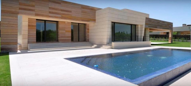 Căn nhà là sản phẩm của nhà thiết kế hàng đầu Joaquin Torres, rộng 1.500 m vuông