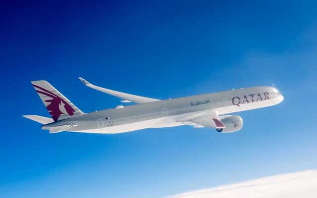 Mới đây, Airbus đã bàn giao máy bay chở khách thân rộng A350-1000 đầu tiên trên thế giới cho Qatar Airways.