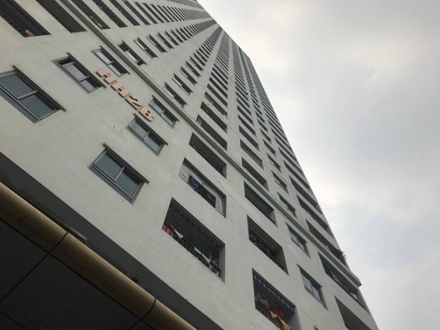 Nhiều người không biết con rắn trên từ đâu rơi xuống. Nhiều người không biết con rắn trên từ đâu rơi xuống.