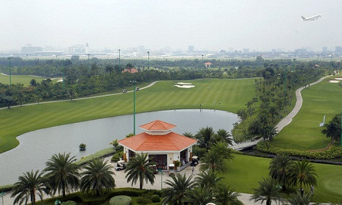 Sân bay nhìn từ phía sân golf Tân Sơn Nhất - Ảnh: HỮU KHOA Sân bay nhìn từ phía sân golf Tân Sơn Nhất - Ảnh: HỮU KHOA