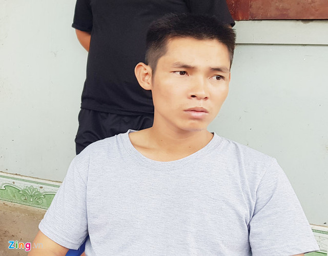 Anh Ngũ kể về chuyến đi định mệnh của chị dâu. Ảnh: Phạm Hòa.