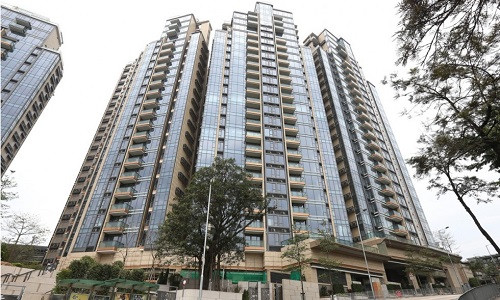 Theo Bloomberg, giá trung bình một ngôi nhà ở Hong Kong cao gấp 19,4 lần so với thu nhập trung bình thường niên trước thuế của một hộ gia đình. Ảnh: SCMP. Theo Bloomberg, giá trung bình một ngôi nhà ở Hong Kong cao gấp 19,4 lần so với thu nhập trung bình thường niên trước thuế của một hộ gia đình. Ảnh: SCMP.