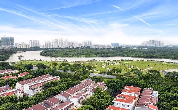 Nha giau bo chay khoi Nam Sai Gon vi mui thoi tan cong