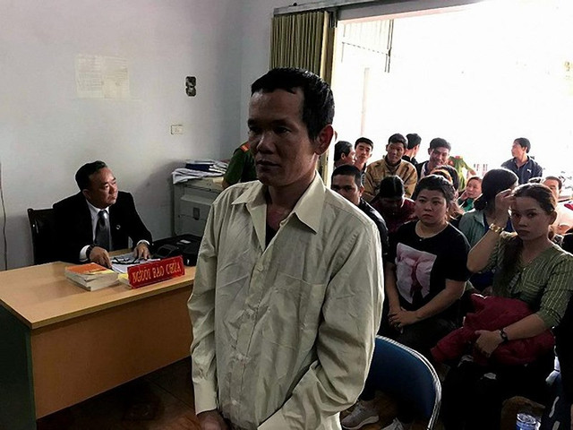 Bị cáo Phong tại phiên tòa sơ thẩm Bị cáo Phong tại phiên tòa sơ thẩm