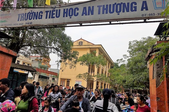 Nhiều phụ huynh Trường Tiểu học An Thượng A hoang mang trước thông tin thầy giáo trong trường dâm ô với hàng loạt nữ sinh. Nhiều phụ huynh Trường Tiểu học An Thượng A hoang mang trước thông tin thầy giáo trong trường dâm ô với hàng loạt nữ sinh.