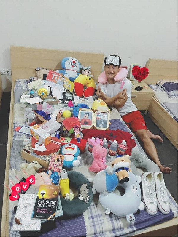 Bức ảnh 'đốn tim' người hâm mộ của hậu vệ Bùi Tiến Dũng Bức ảnh 'đốn tim' người hâm mộ của hậu vệ Bùi Tiến Dũng