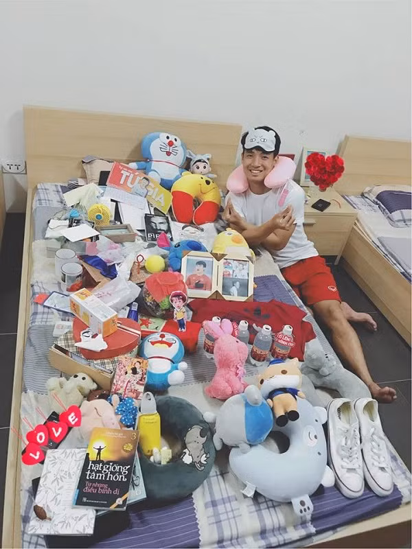 Bức ảnh 'đốn tim' người hâm mộ của hậu vệ Bùi Tiến Dũng