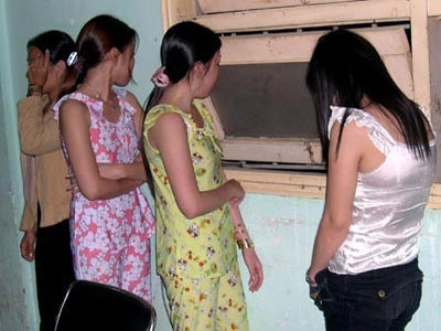 Phận gái làng chơi ngày 20/10: “Hoa tàn” ai mua? Phan gai lang choi ngay 20/10: “Hoa tan” ai mua?