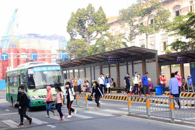 TP.HCM triển khai miễn phí vé xe buýt phục vụ nhu cầu đi lại của người dân trong dịp lễ. TP.HCM triển khai miễn phí vé xe buýt phục vụ nhu cầu đi lại của người dân trong dịp lễ.