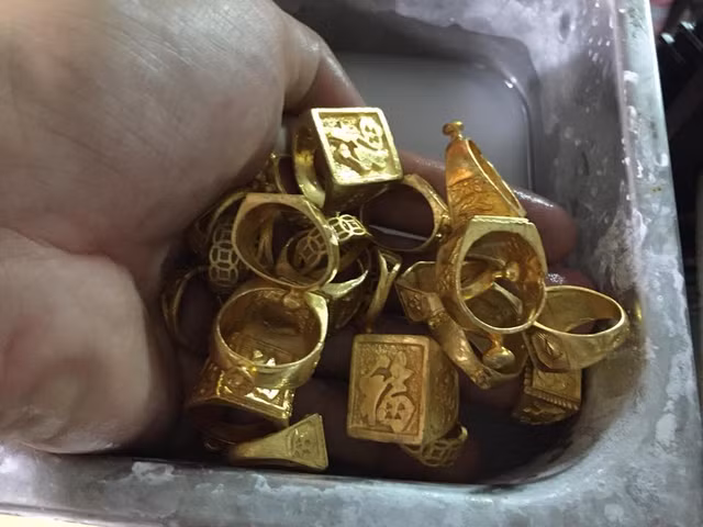 Người đến nhận là chủ số vàng này tên H., cùng huyện Tuy Phước.