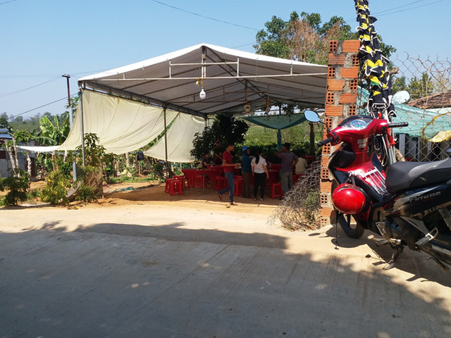 Đám tang anh Hùng. Nguồn ảnh: Zing Đám tang anh Hùng. Nguồn ảnh: Zing