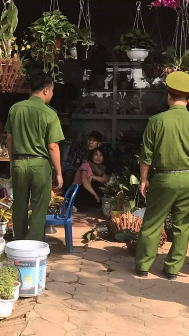 Cảnh sát kể lại phút nghẹt thở giải cứu con tin ở Hà Nội Canh sat ke lai phut nghet tho giai cuu con tin o Ha Noi
