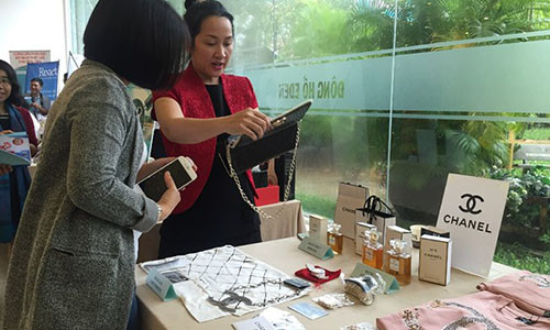 Ngày 28.11, Hiệp hội doanh nghiệp TP.HCM, Quỹ chống hàng giả tổ chức tọa đàm Thực trạng và giải pháp chống hàng giả gian lận thương mại . Ngày 28.11, Hiệp hội doanh nghiệp TP.HCM, Quỹ chống hàng giả tổ chức tọa đàm Thực trạng và giải pháp chống hàng giả gian lận thương mại .