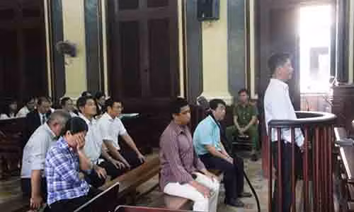 “Thuoc ung thu gia la binh thuong” u? Tang tan den the la cung…